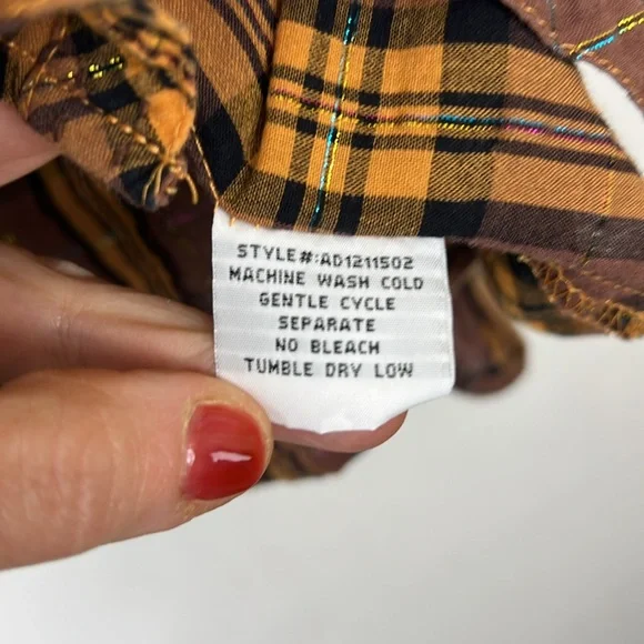 Adiktd snap-up collar shirt in brown and gold with metallic flossing det… - Picture 11 of 11